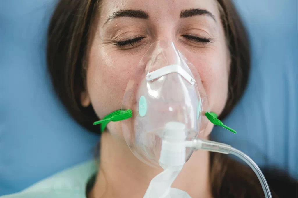 A female with an oxygen mask on